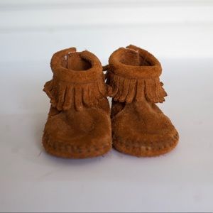 🌺 Baby Minnetonka Moccasins